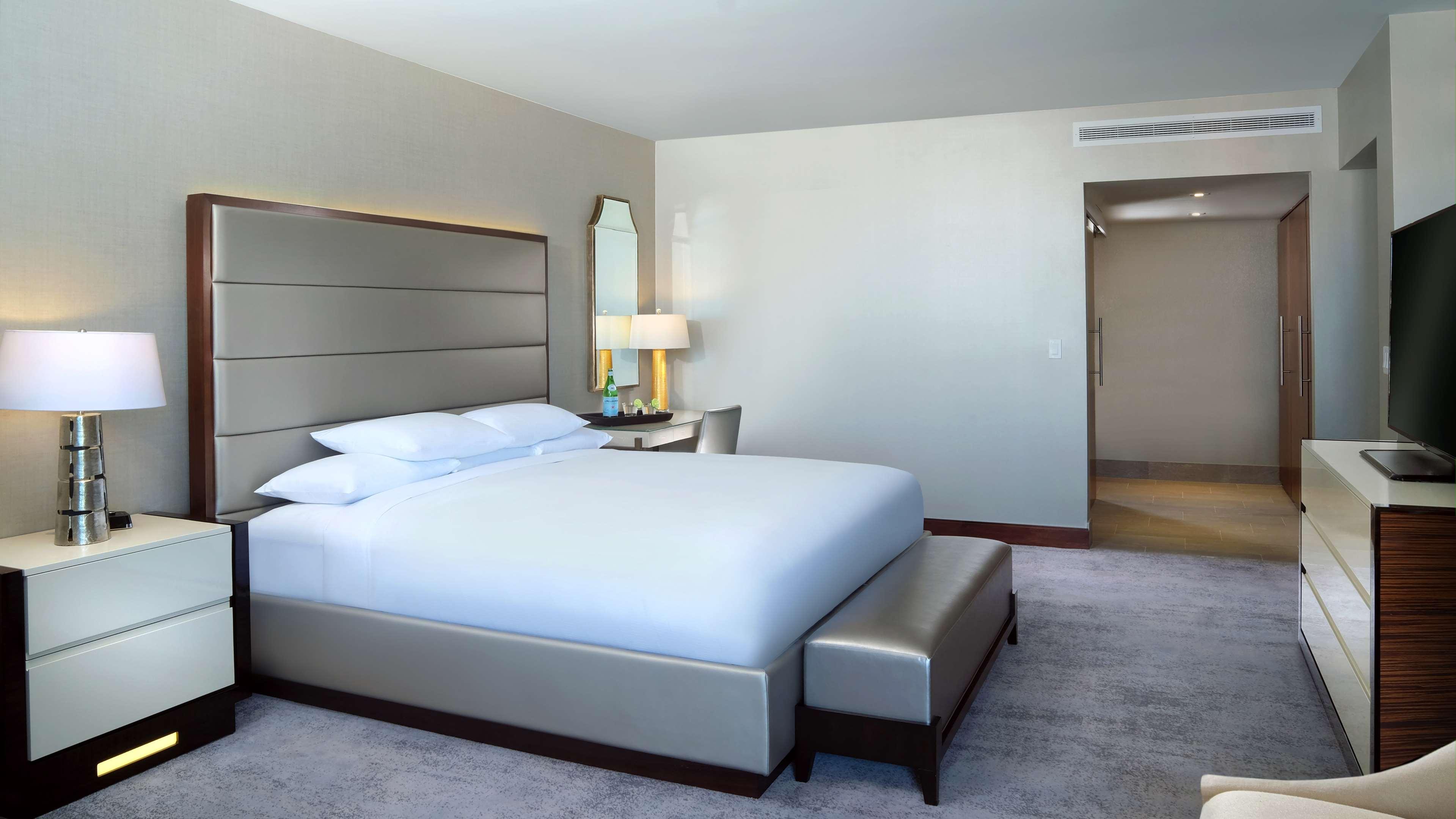 Hilton Marco Island Beach Resort And Spa Екстериор снимка